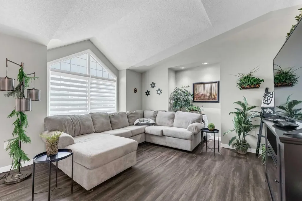 214 Shannon Drive SE Medicine Hat AB T1B 4A7
