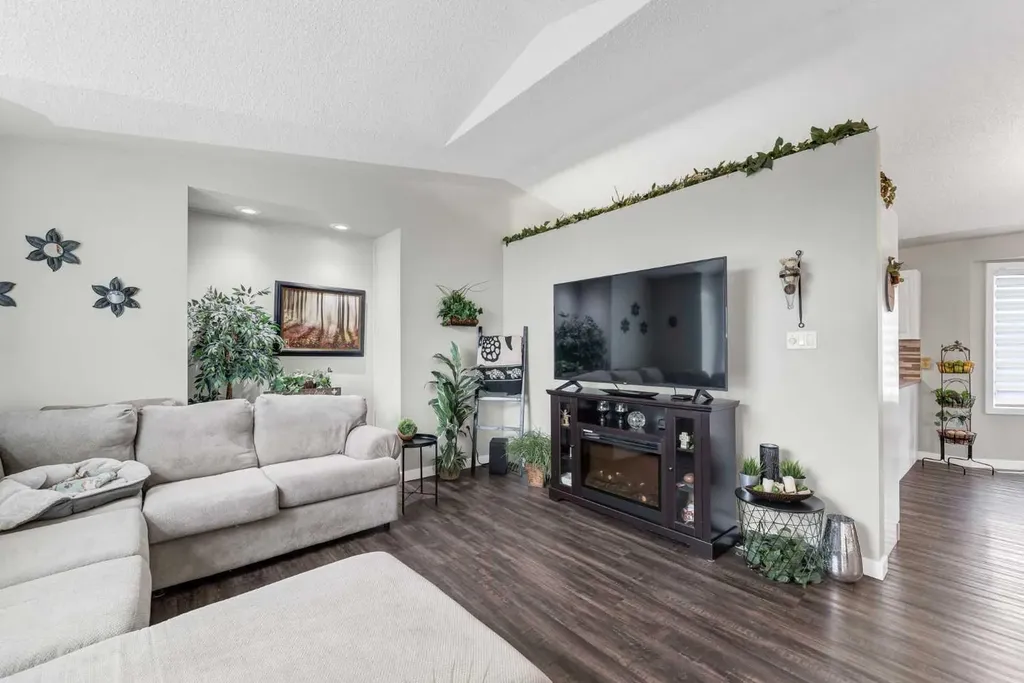 214 Shannon Drive SE Medicine Hat AB T1B 4A7