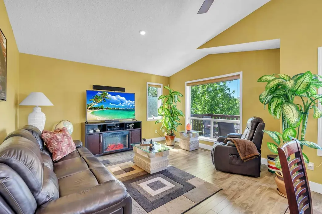 46 Somerside Manor SW Calgary AB T2Y 3G4