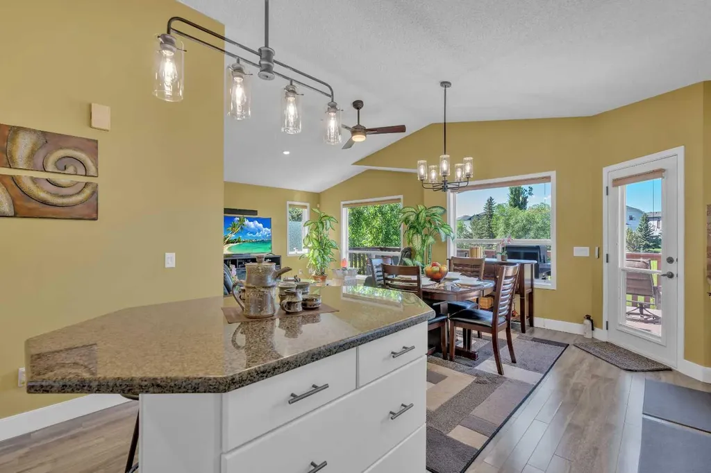 46 Somerside Manor SW Calgary AB T2Y 3G4