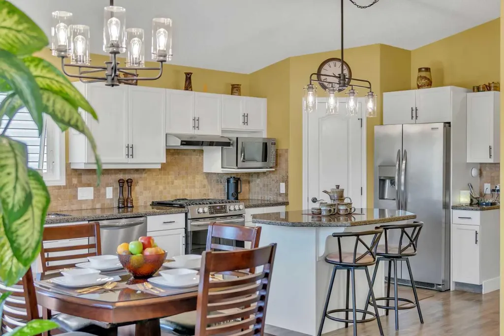 46 Somerside Manor SW Calgary AB T2Y 3G4