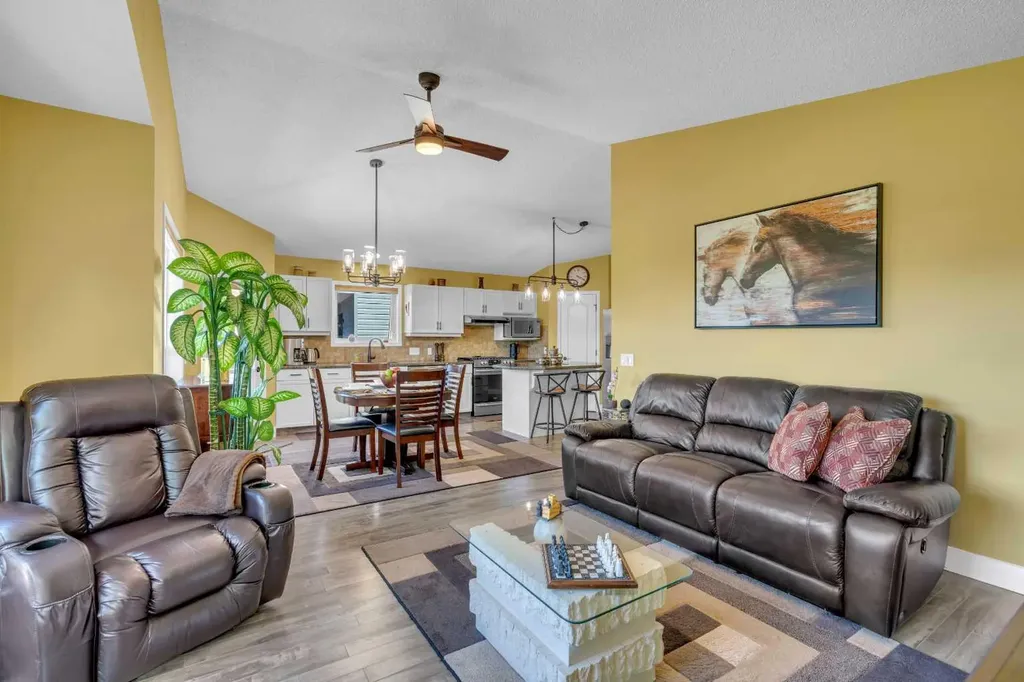 46 Somerside Manor SW Calgary AB T2Y 3G4