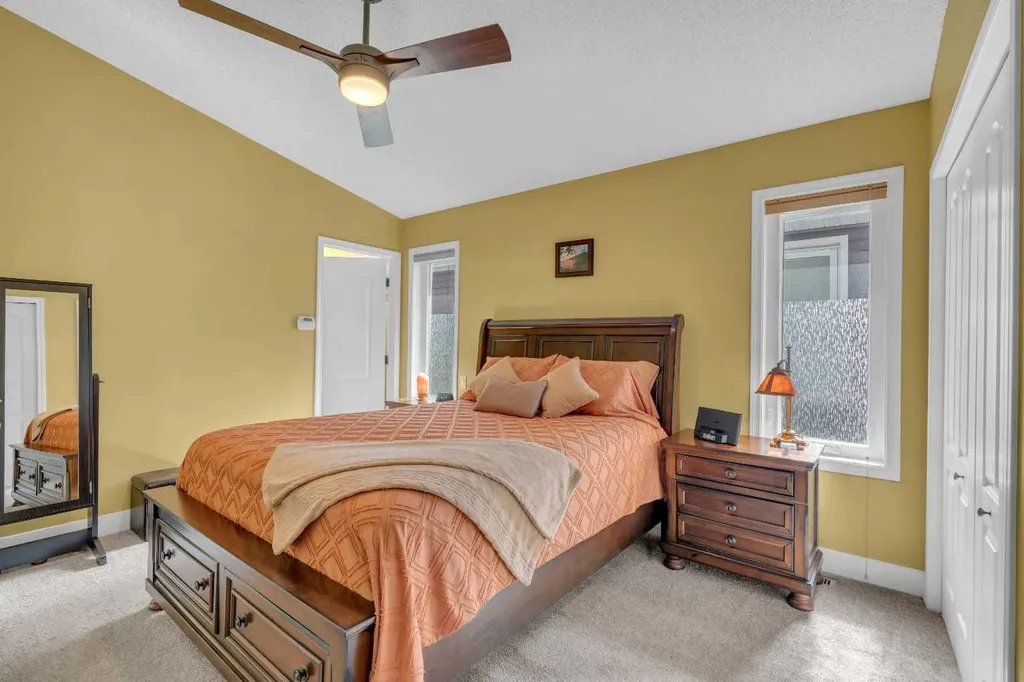 46 Somerside Manor SW Calgary AB T2Y 3G4