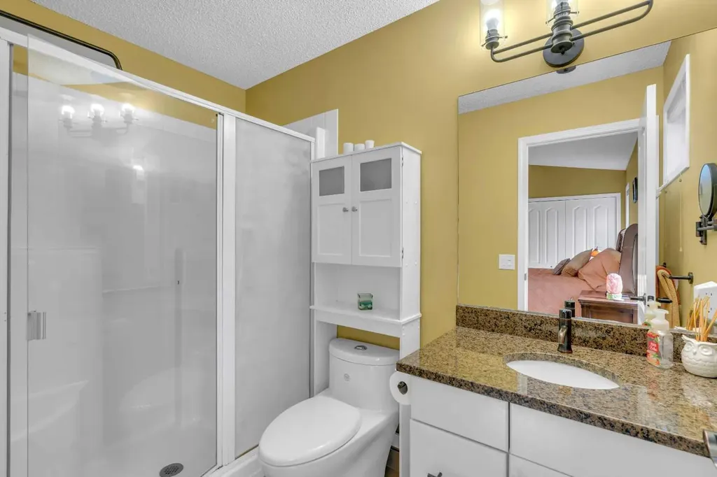 46 Somerside Manor SW Calgary AB T2Y 3G4