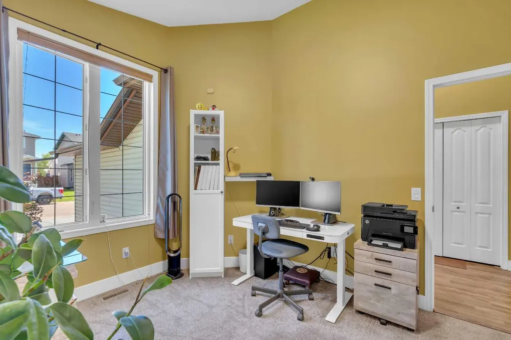 46 Somerside Manor SW Calgary AB T2Y 3G4
