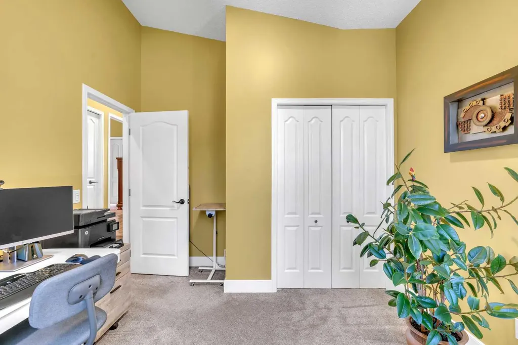 46 Somerside Manor SW Calgary AB T2Y 3G4