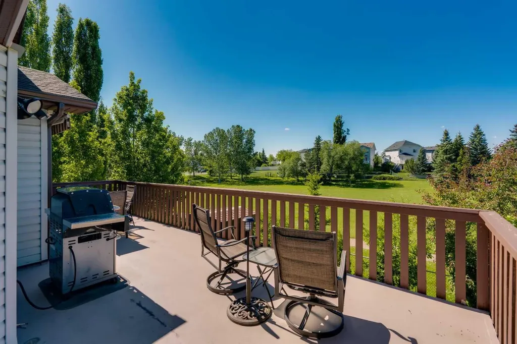 46 Somerside Manor SW Calgary AB T2Y 3G4