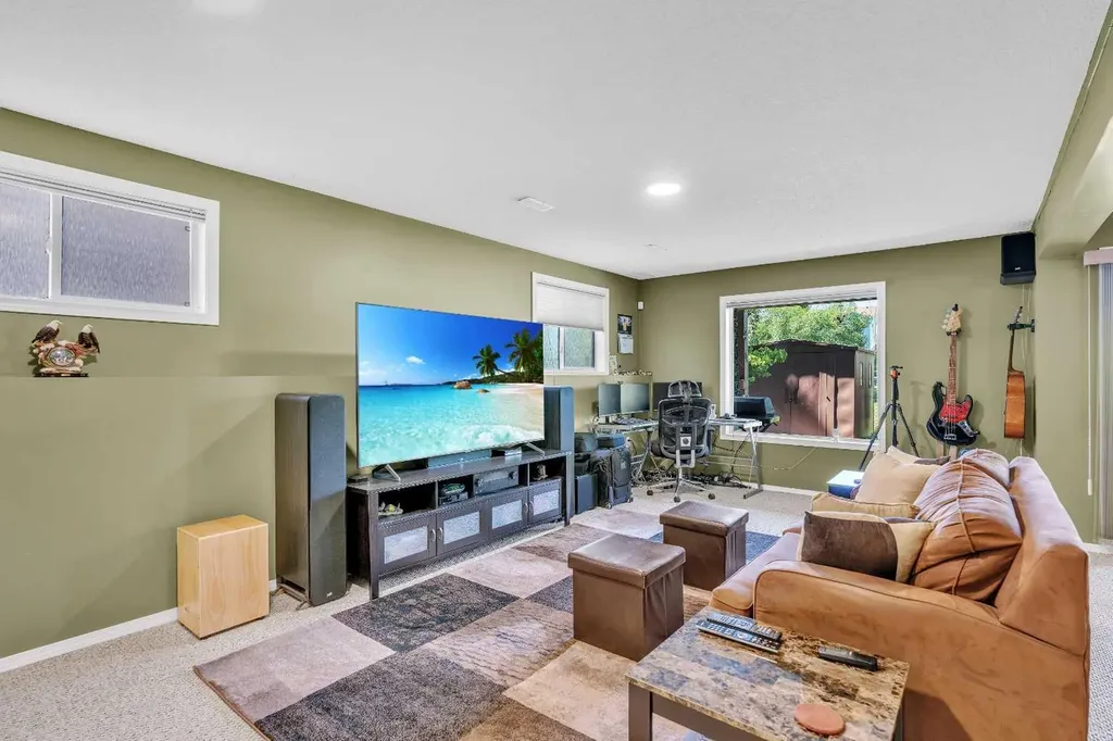 46 Somerside Manor SW Calgary AB T2Y 3G4