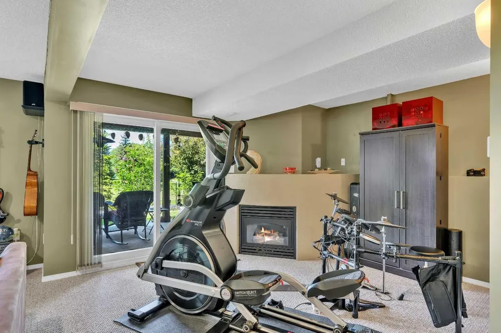 46 Somerside Manor SW Calgary AB T2Y 3G4