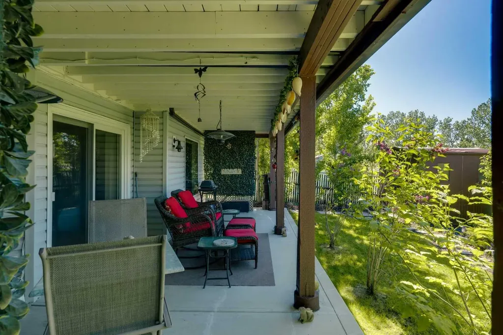 46 Somerside Manor SW Calgary AB T2Y 3G4