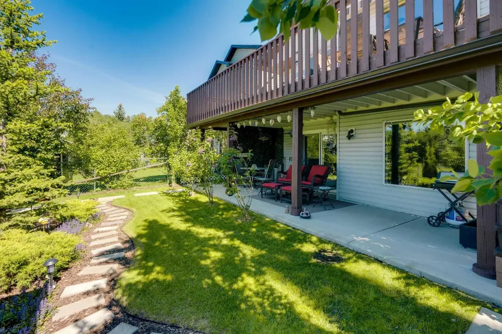 46 Somerside Manor SW Calgary AB T2Y 3G4