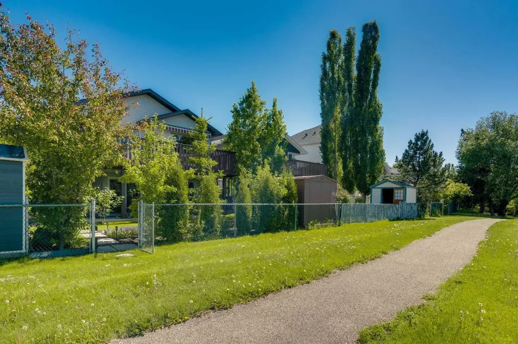 46 Somerside Manor SW Calgary AB T2Y 3G4