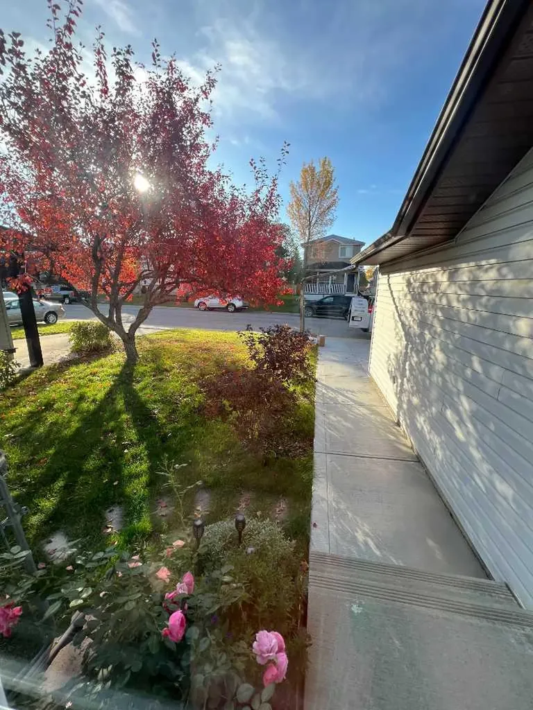 46 Somerside Manor SW Calgary AB T2Y 3G4