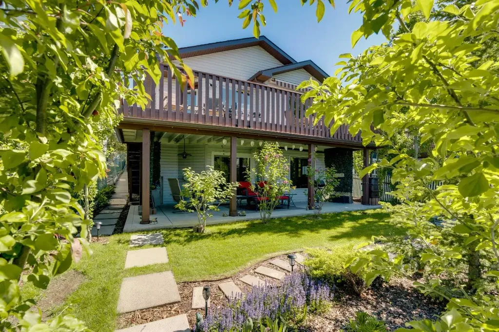 46 Somerside Manor SW Calgary AB T2Y 3G4