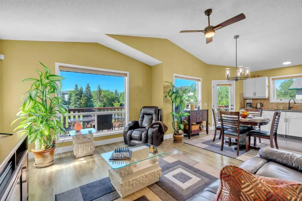 46 Somerside Manor SW Calgary AB T2Y 3G4