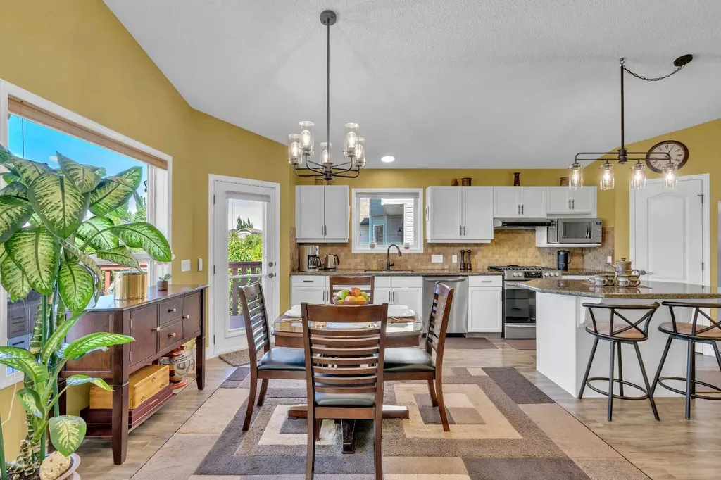 46 Somerside Manor SW Calgary AB T2Y 3G4