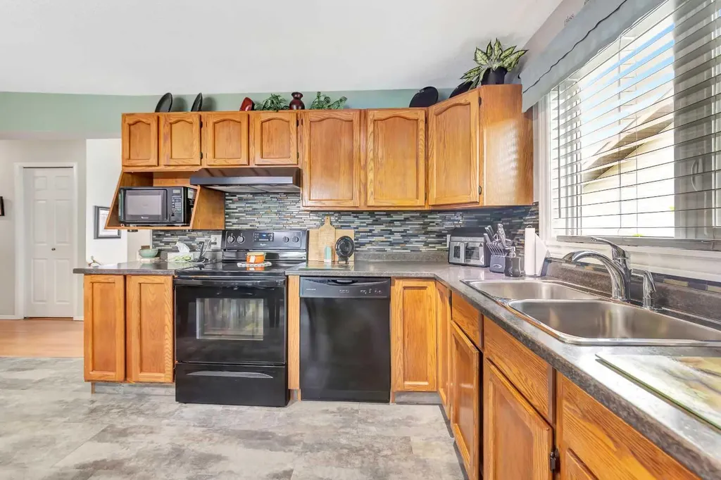 2307 52b Avenue Lloydminster AB T9V 2R2