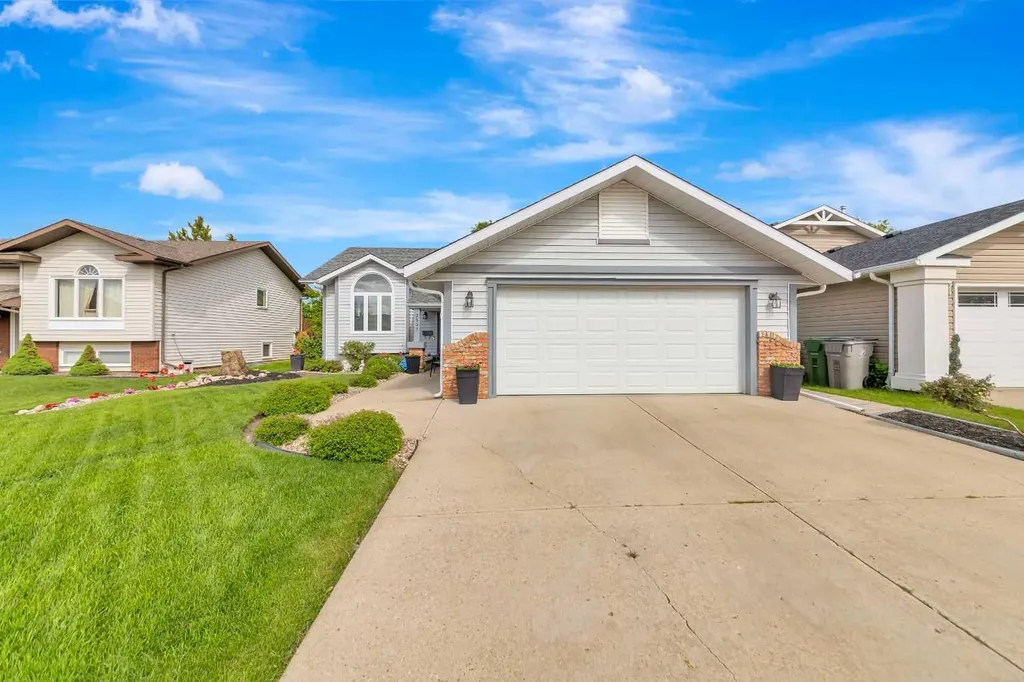 2307 52b Avenue Lloydminster AB T9V 2R2