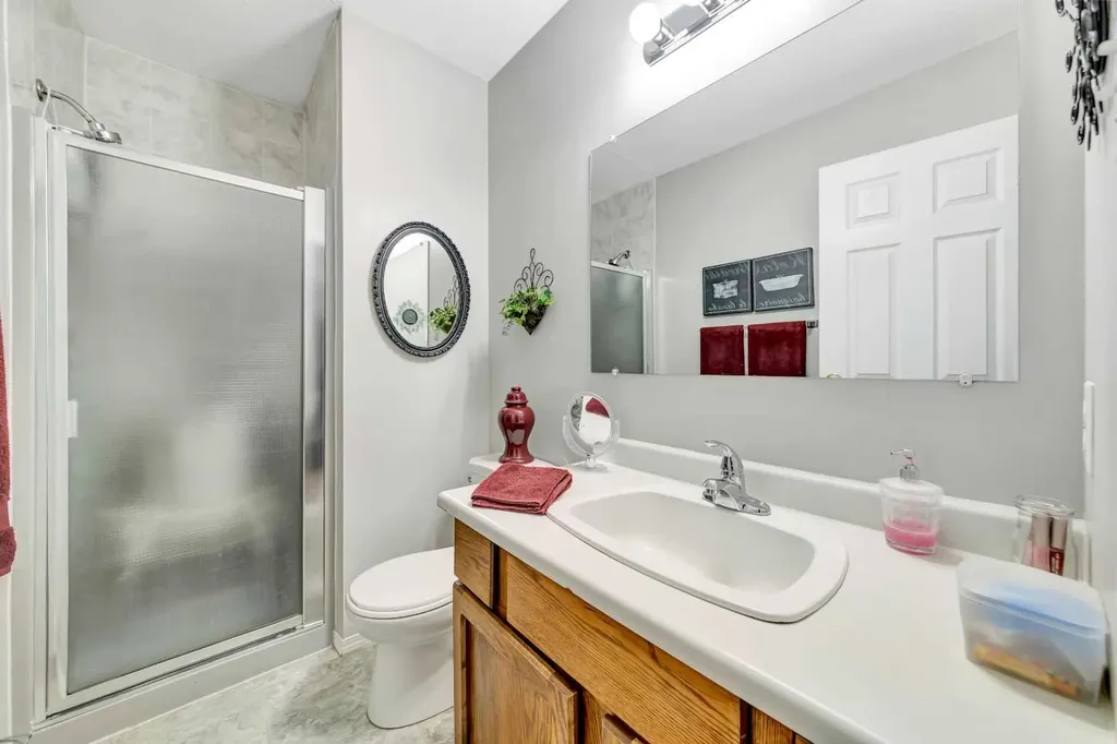 2307 52b Avenue Lloydminster AB T9V 2R2