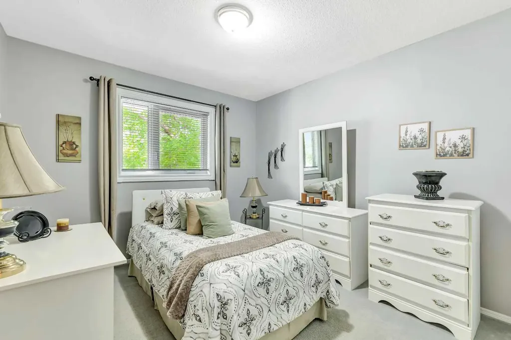 2307 52b Avenue Lloydminster AB T9V 2R2