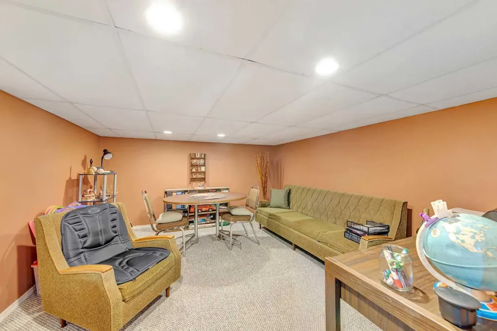 2307 52b Avenue Lloydminster AB T9V 2R2