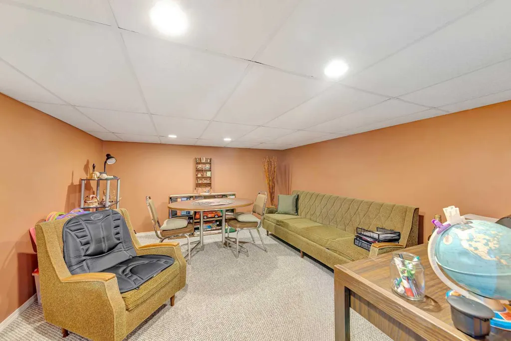 2307 52b Avenue Lloydminster AB T9V 2R2