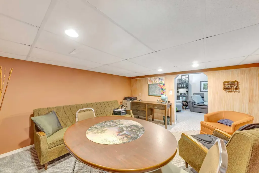 2307 52b Avenue Lloydminster AB T9V 2R2