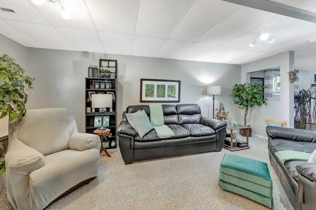 2307 52b Avenue Lloydminster AB T9V 2R2