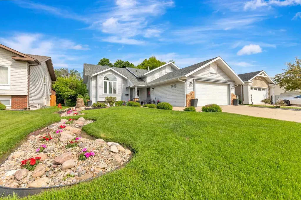 2307 52b Avenue Lloydminster AB T9V 2R2