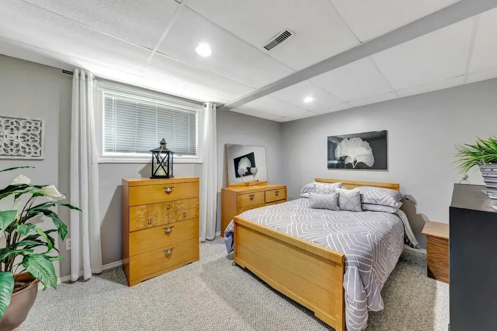 2307 52b Avenue Lloydminster AB T9V 2R2