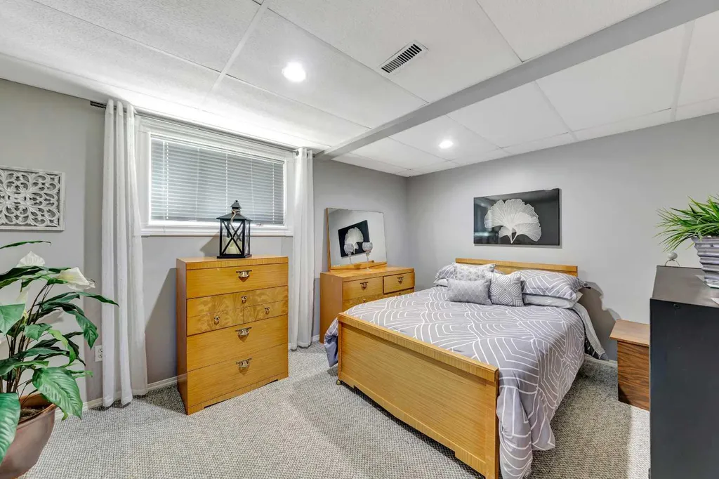 2307 52b Avenue Lloydminster AB T9V 2R2