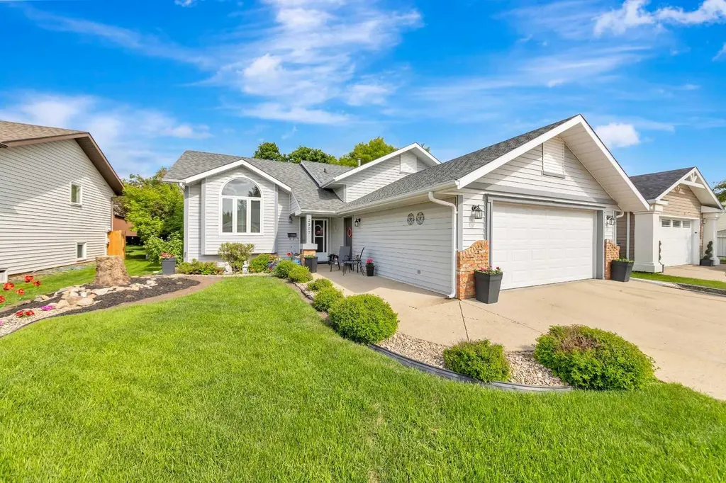 2307 52b Avenue Lloydminster AB T9V 2R2