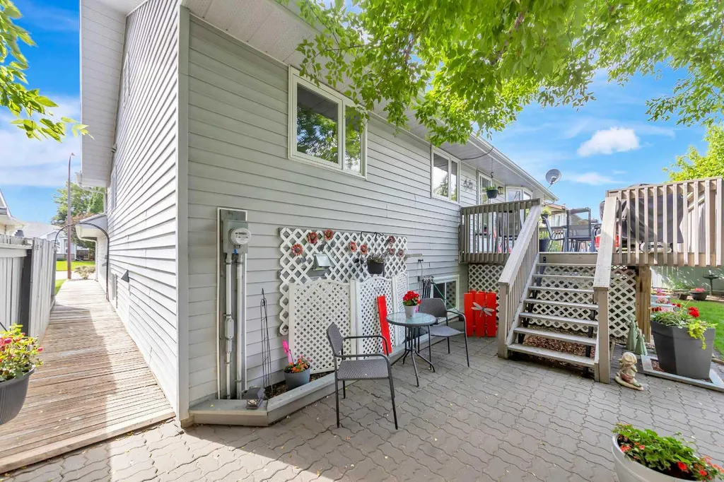 2307 52b Avenue Lloydminster AB T9V 2R2