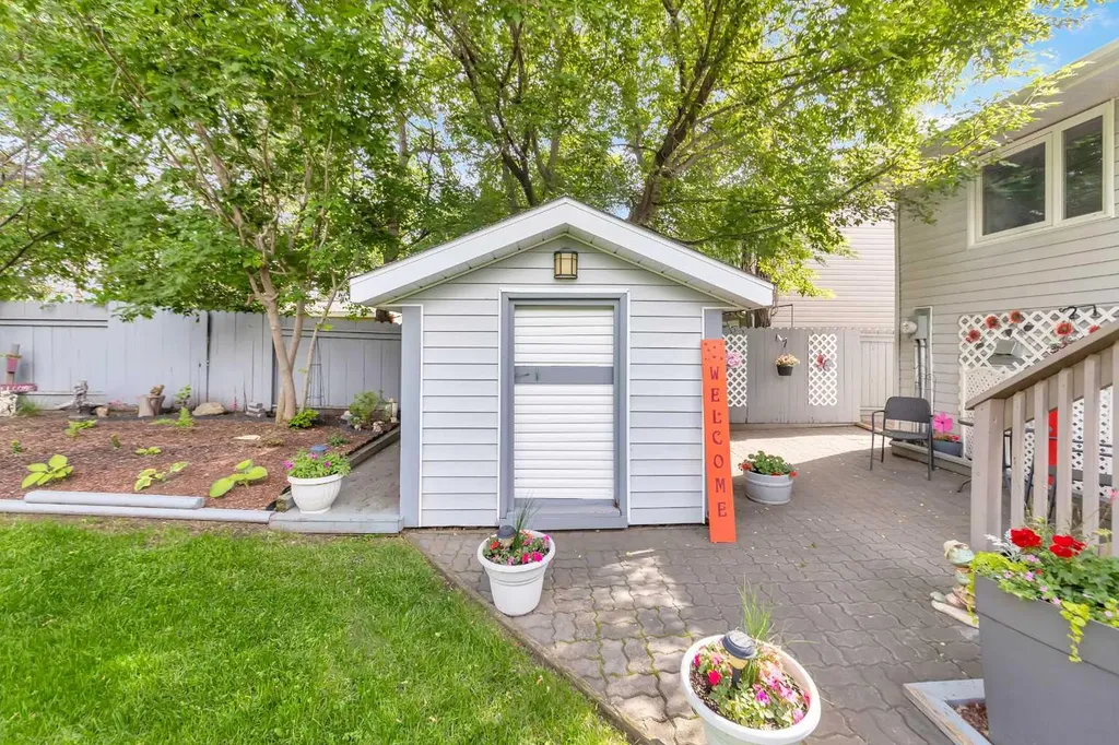 2307 52b Avenue Lloydminster AB T9V 2R2