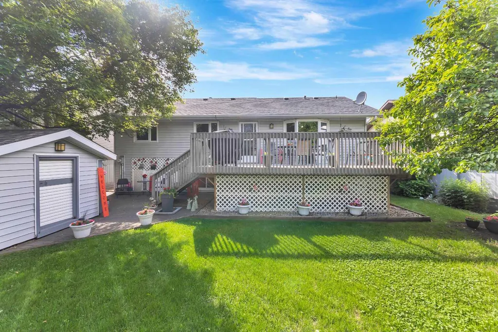 2307 52b Avenue Lloydminster AB T9V 2R2