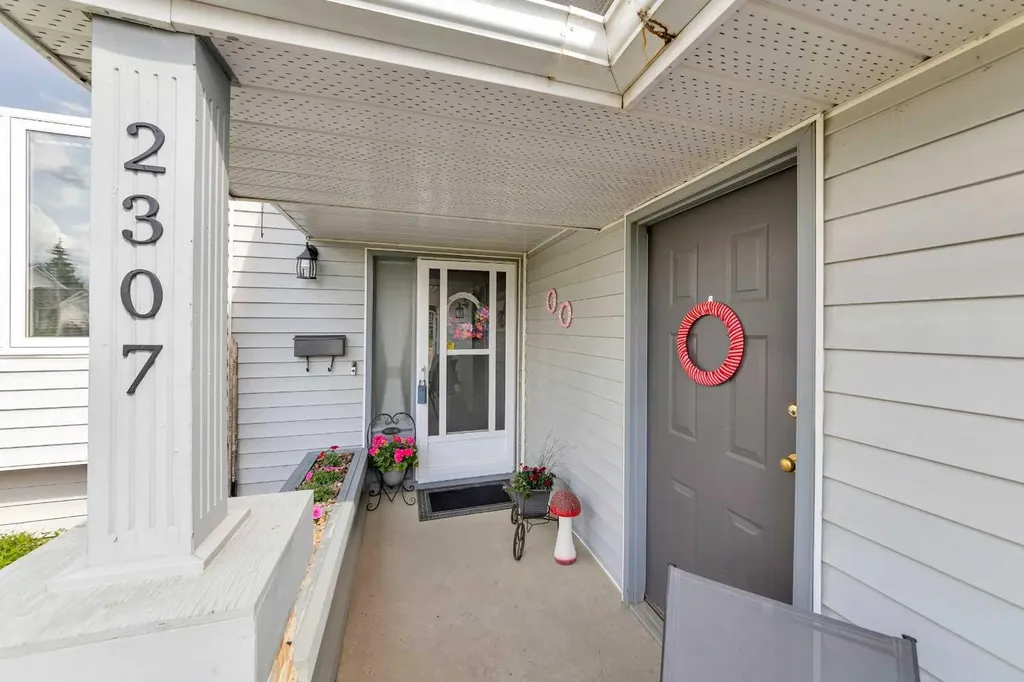 2307 52b Avenue Lloydminster AB T9V 2R2