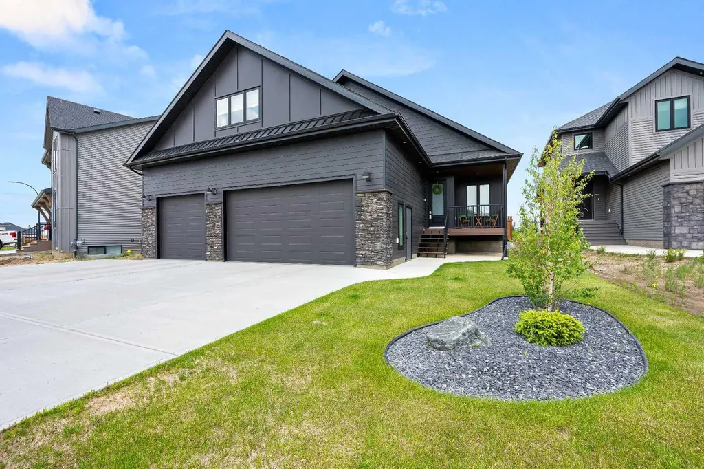 1807 60a Avenue Close Lloydminster AB T9V 3S3