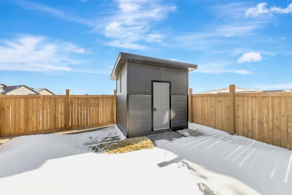 1807 60a Avenue Close Lloydminster AB T9V 3S3