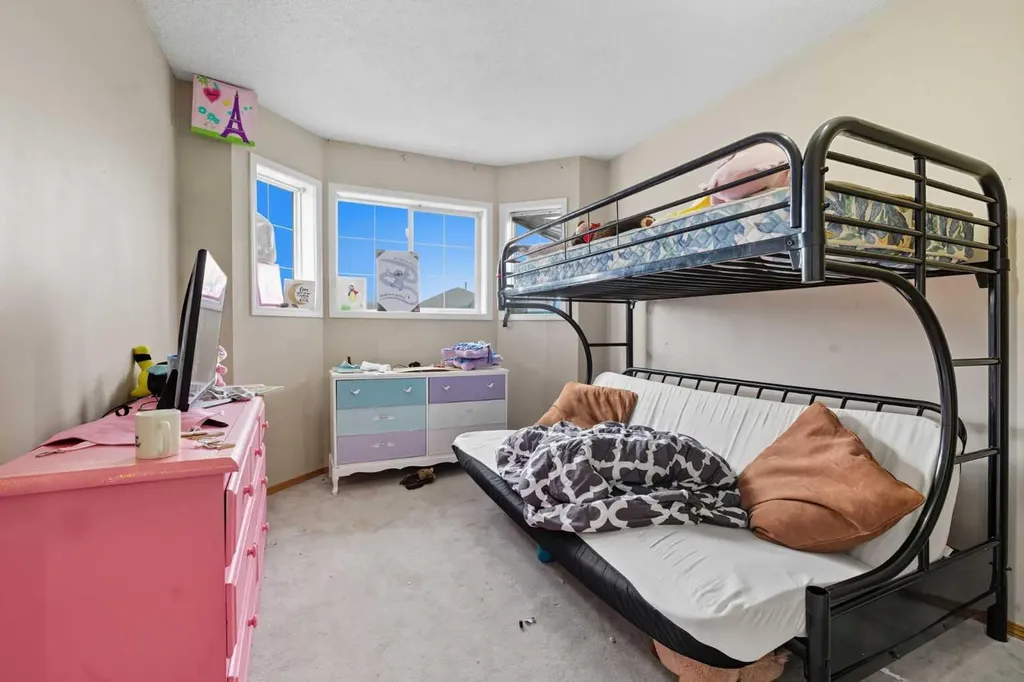 141 Saratoga Close NE Calgary AB T1Y 7A1