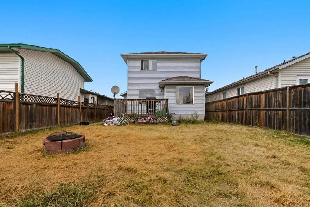141 Saratoga Close NE Calgary AB T1Y 7A1