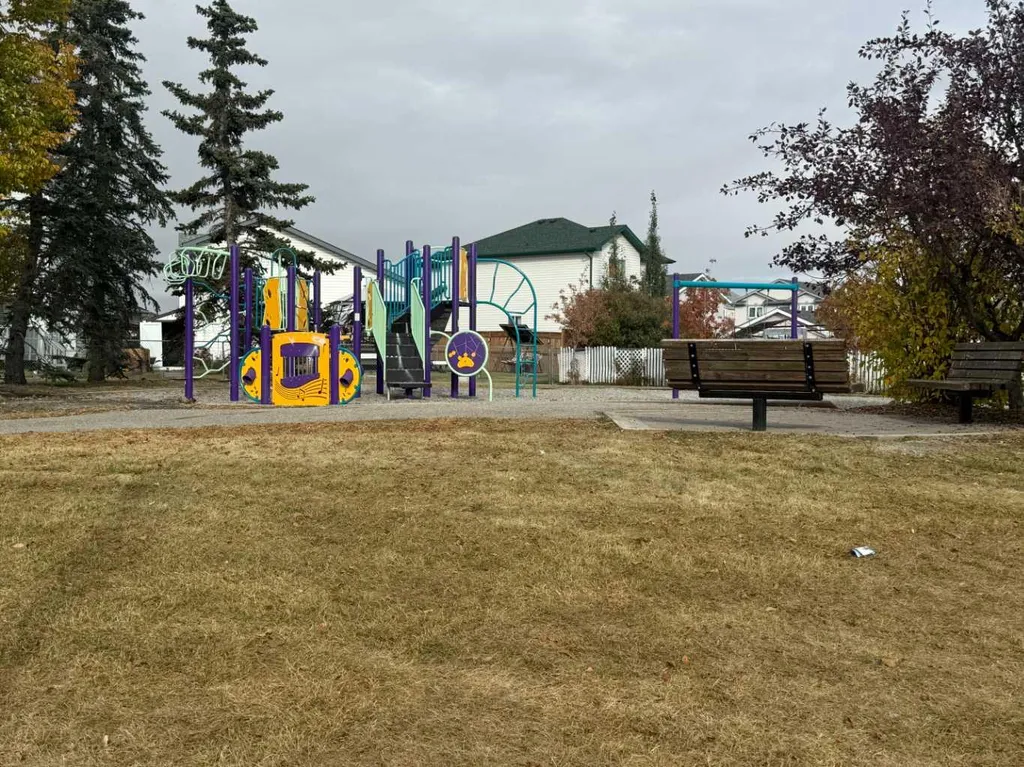 141 Saratoga Close NE Calgary AB T1Y 7A1