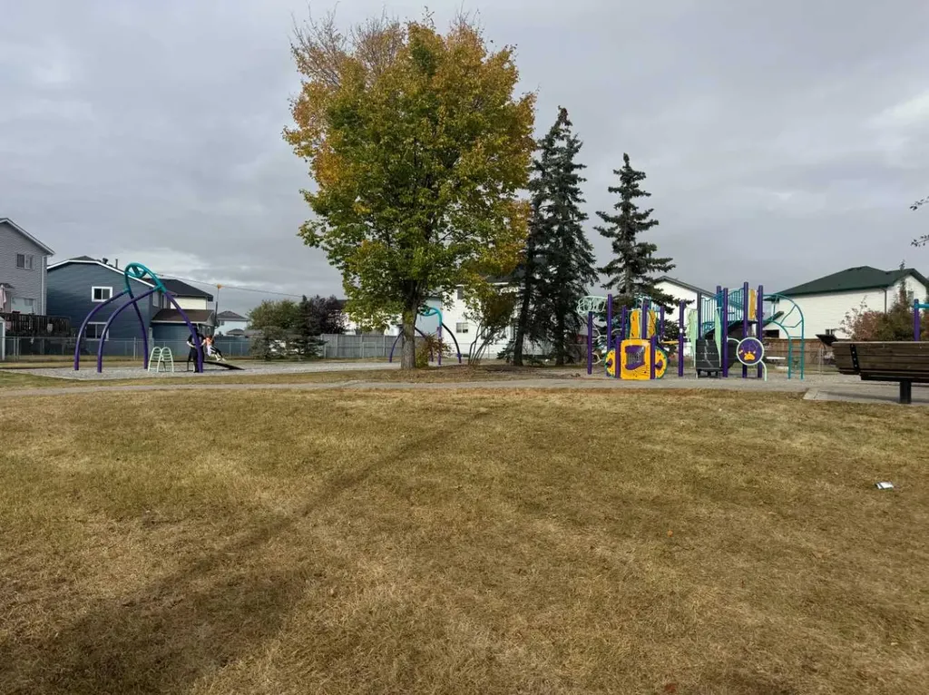 141 Saratoga Close NE Calgary AB T1Y 7A1