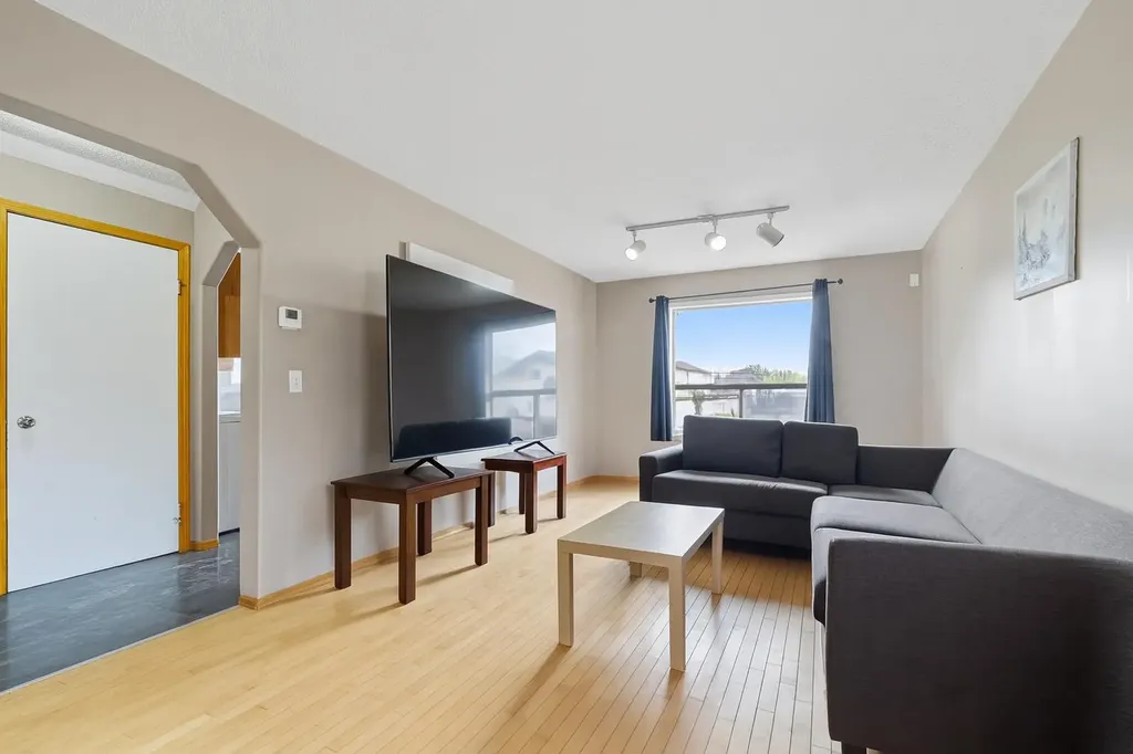 141 Saratoga Close NE Calgary AB T1Y 7A1