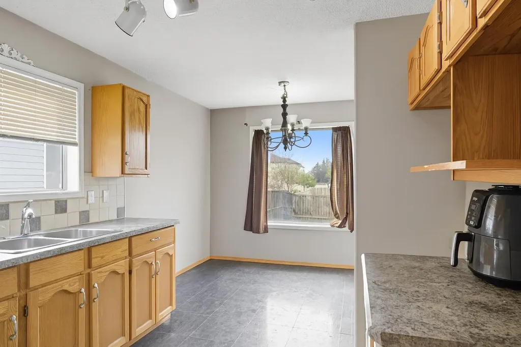 141 Saratoga Close NE Calgary AB T1Y 7A1