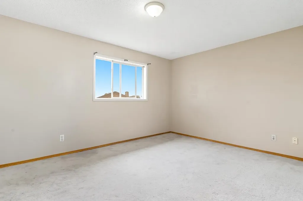 141 Saratoga Close NE Calgary AB T1Y 7A1