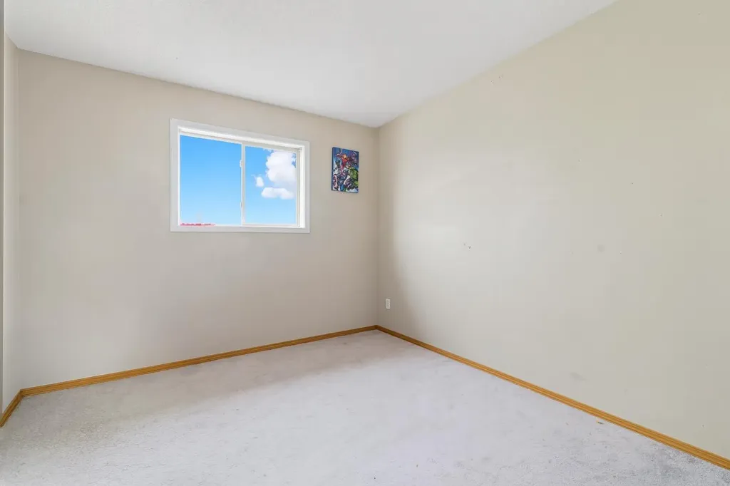 141 Saratoga Close NE Calgary AB T1Y 7A1
