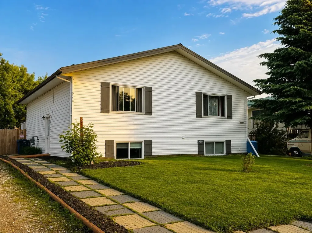 2119 23 Ave Close Bowden AB T0M 0K0