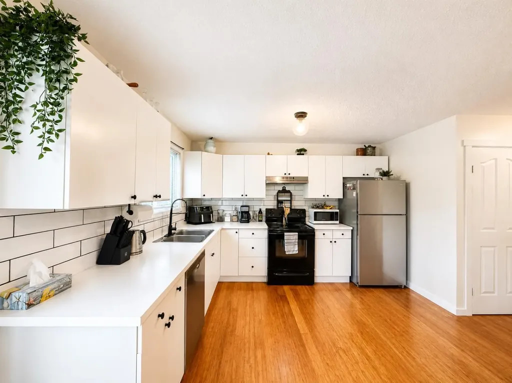 2119 23 Ave Close Bowden AB T0M 0K0