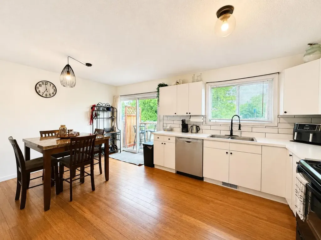 2119 23 Ave Close Bowden AB T0M 0K0