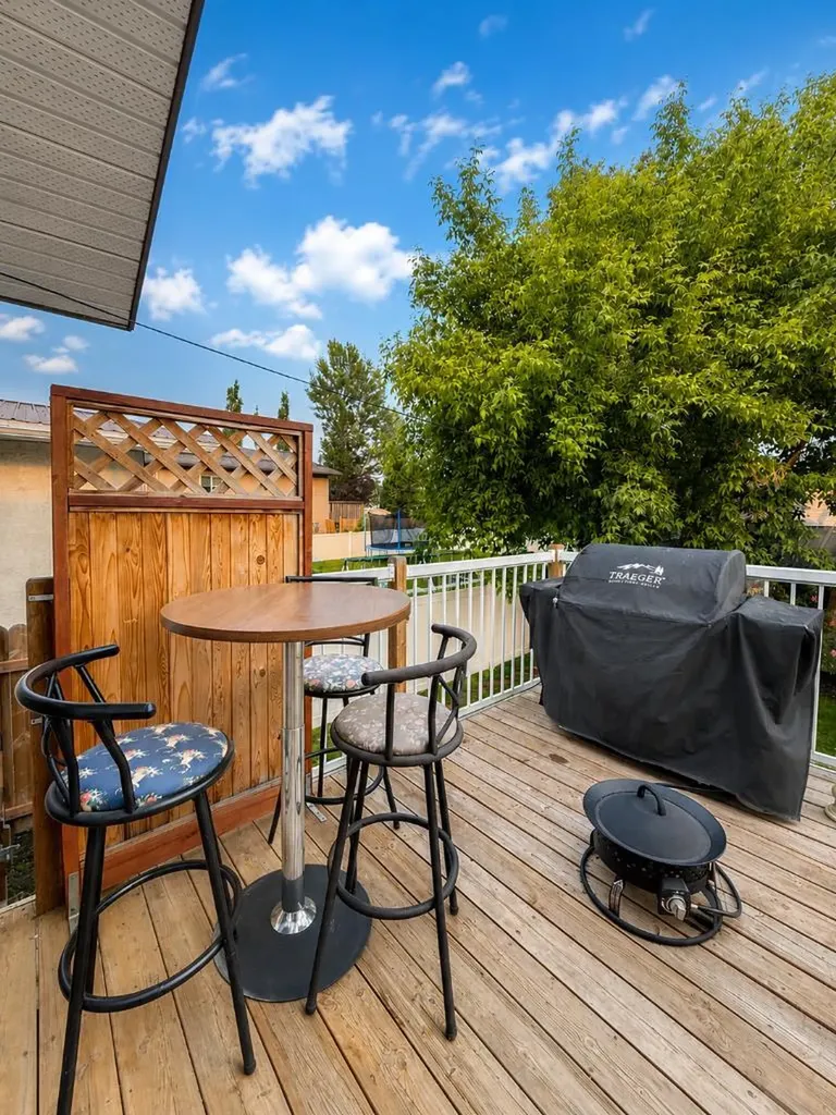 2119 23 Ave Close Bowden AB T0M 0K0